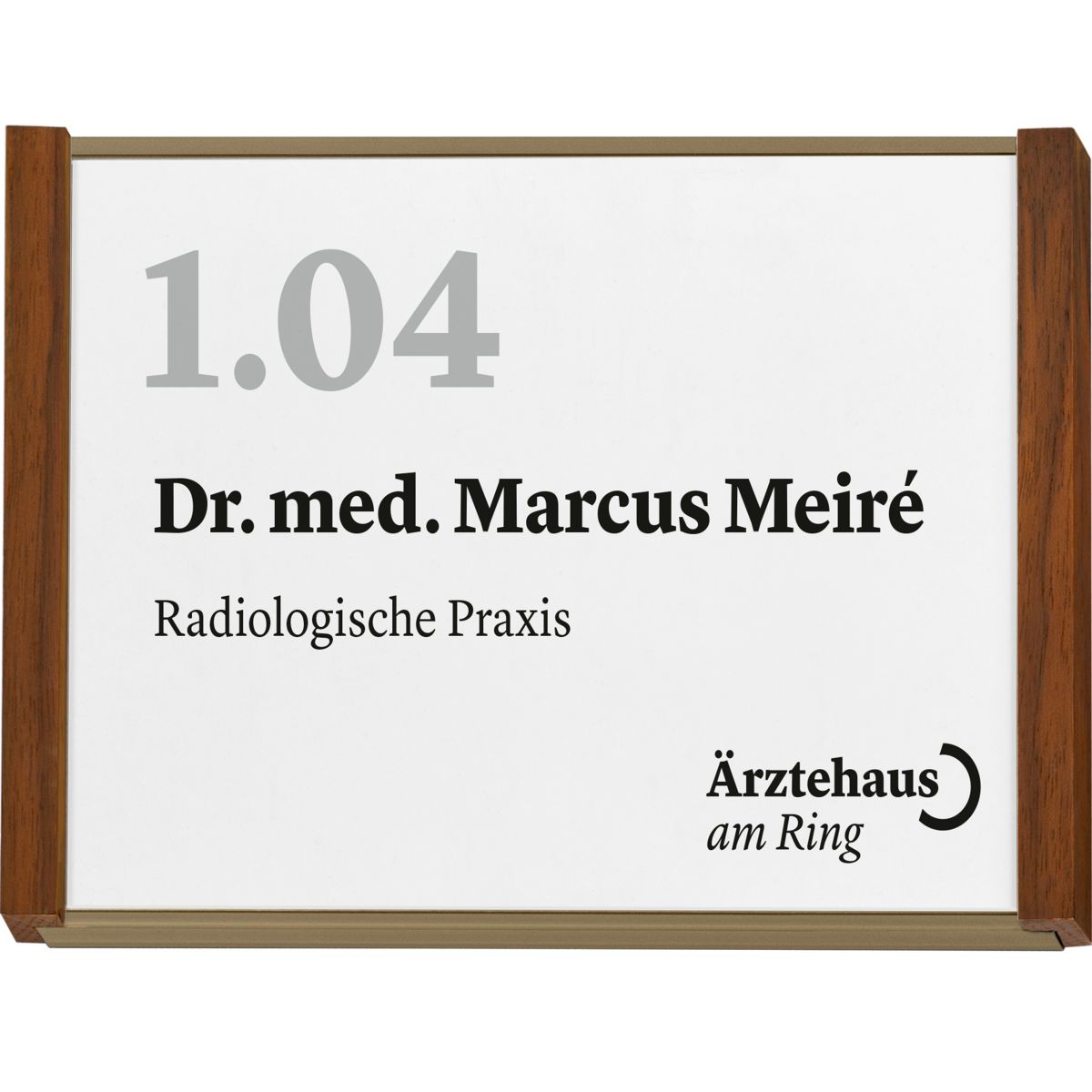 Türschild, Modell LMH, ~DIN A6, Querformat, Rahmen aus Aluminium (Bronze) und Holz (Nussbaum)