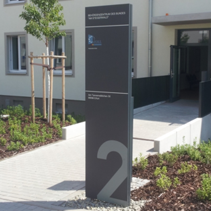 Firmenschild Aussenaufsteller Madrid