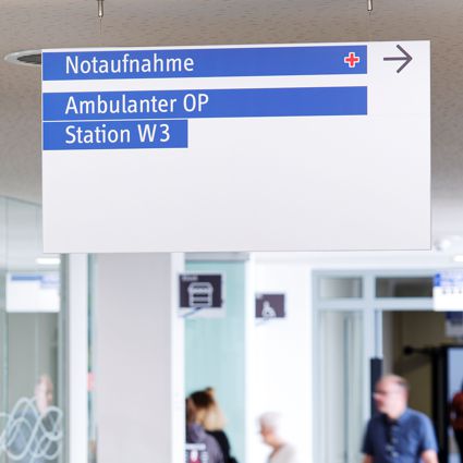 Beschilderung Krankenhaus Leitsystem Deckenhänger Beschilderung Krankenhaus Leitsystem Deckenhänger
