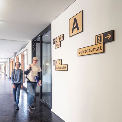 Besucherleitsysteme in einer Schule Besucherleitsysteme in einer Schule