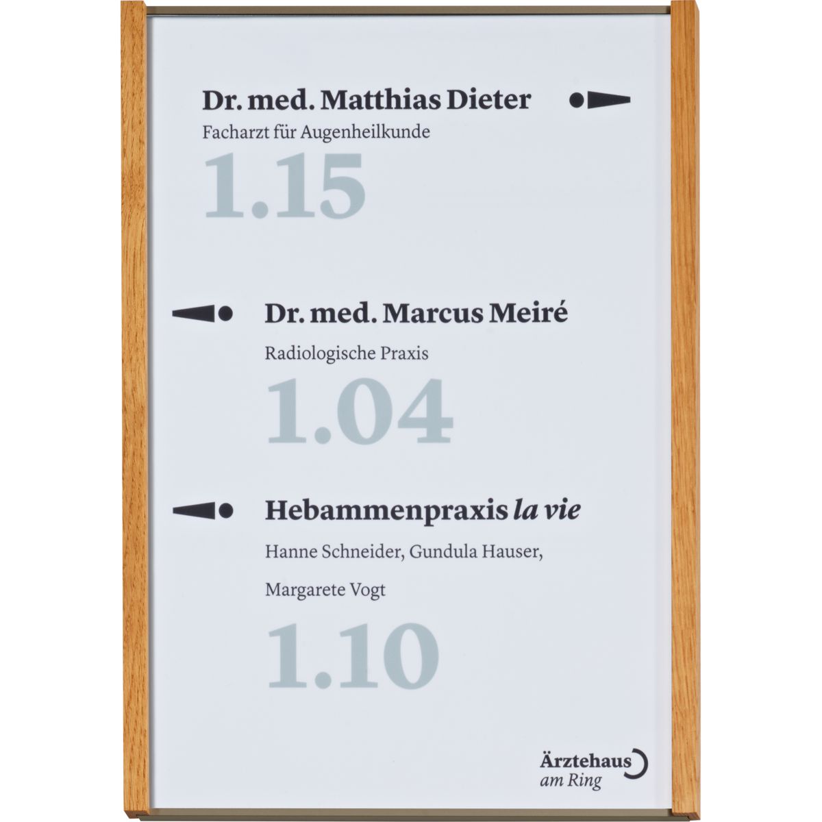Wandschild, Modell LMH, ~ DIN A4, Hochformat, Holzrahmen Eiche kombiniert mit bronzefarbenem Aluminium