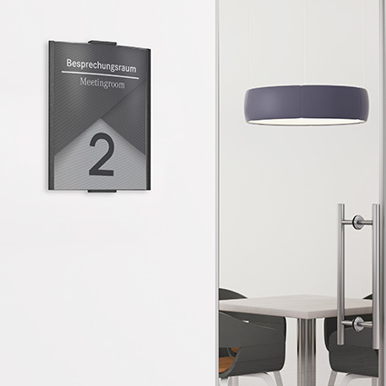 Moedel Modellreihe Frankfurt Türschild an der Wand montiert Moedel Modellreihe Frankfurt Türschild an der Wand montiert