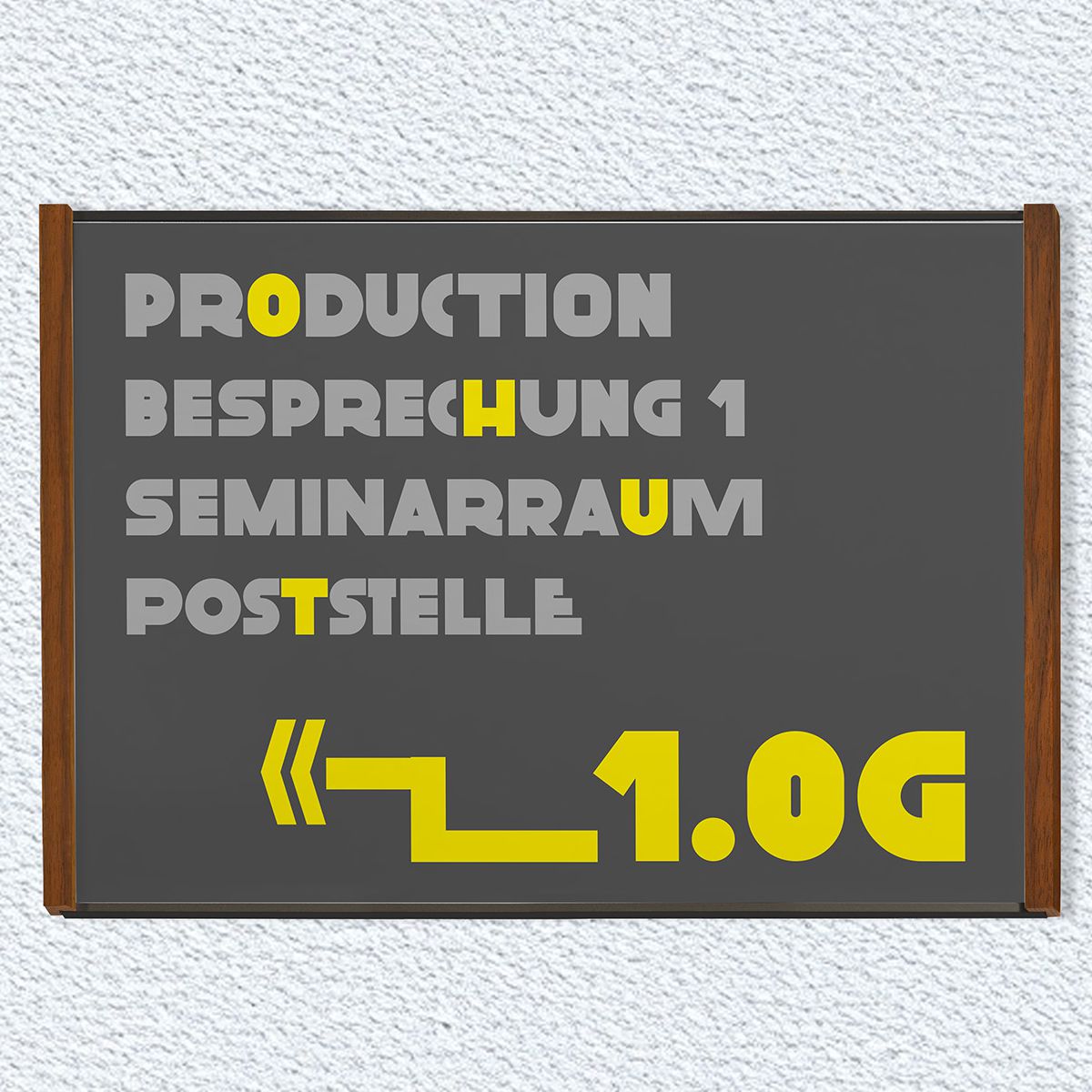 Wandschild, Modell LMH, ~ DIN A4, Querformat, Holzrahmen Nussbaum kombiniert mit schwarzem Aluminium