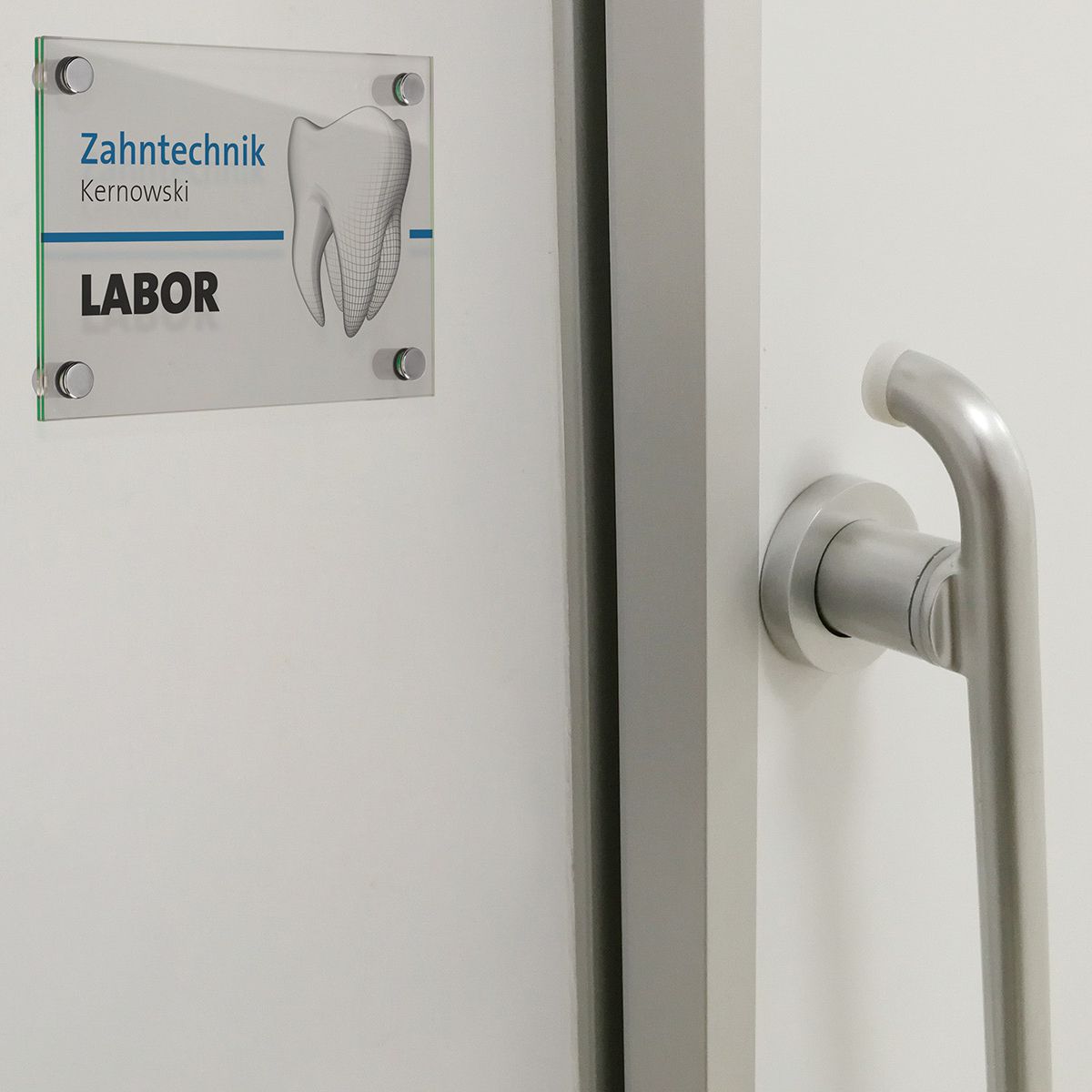 Türschild, Modell Galerie, ESG, DIN A5 (148 x 210 mm), 4 Abstandhalter (25 mm Wandabstand, mit Bolzen)