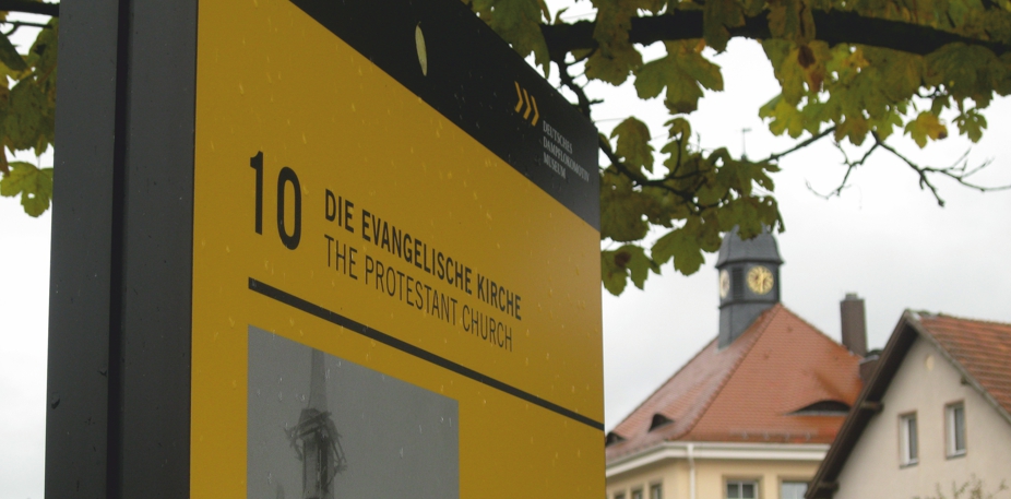 Dampflokmuseum Aussenaufsteller nah Dampflokmuseum Aussenaufsteller nah
