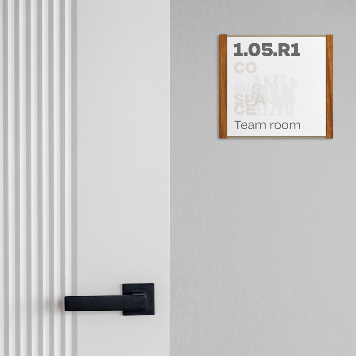 Türschild, Modell LMH, 150 x 160 mm (H x B), Rahmen aus Aluminium (Bronze) und Holz (Eiche)
