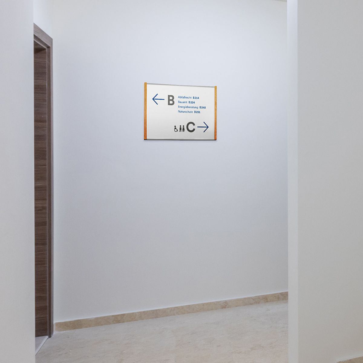 Wandschild, Modell LMH, ~ DIN A4, Querformat, Holzrahmen Eiche kombiniert mit silbernem Aluminium