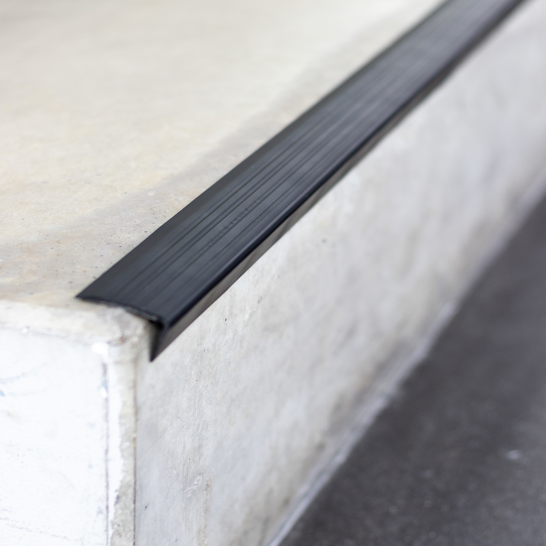 Stufenmarkierungsprofil aus PVC, Schwarz, 200 cm
