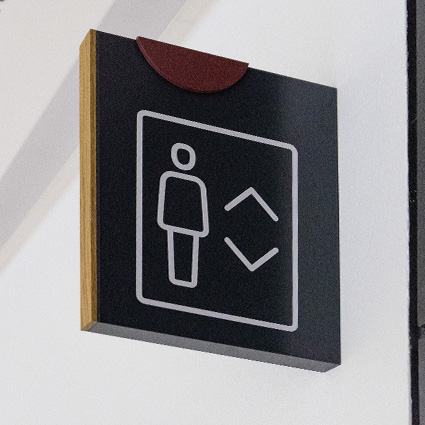 Fahnenschild (Nasenschild) aus Holz Fahnenschild (Nasenschild) aus Holz