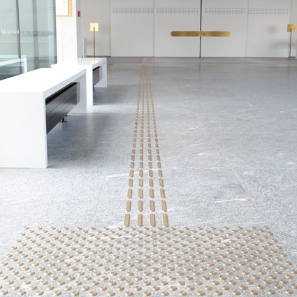 Taktiles Bodenleitsystem Moedel Amberg Werk2