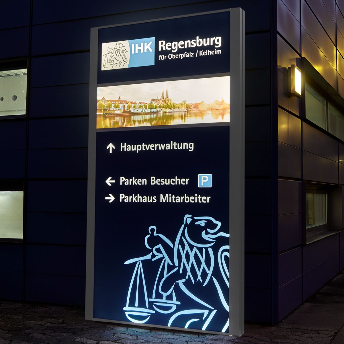 Außenaufsteller, Modell Madrid, 2.500 x 1.250 x 113 mm (H x B x T), Hochformat, inkl. einseitiger LED-Beleuchtung, zum Einbetonieren