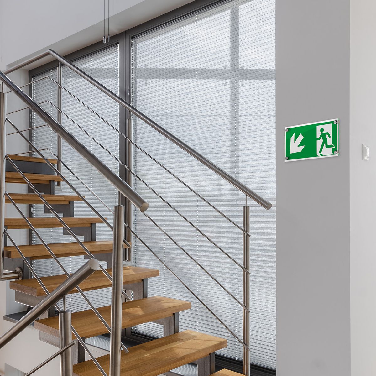 Wandschilder, Modell Galerie, ESG, 148 x 297 mm (H x B), 4 Abstandhalter (25 mm Wandabstand, mit Bolzen), optimiert für Rettungszeichen