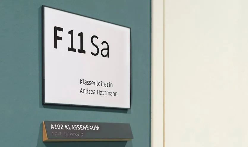 Firmenschilder aus Holz Türschilder Klebemontage Firmenschilder aus Holz Türschilder Klebemontage