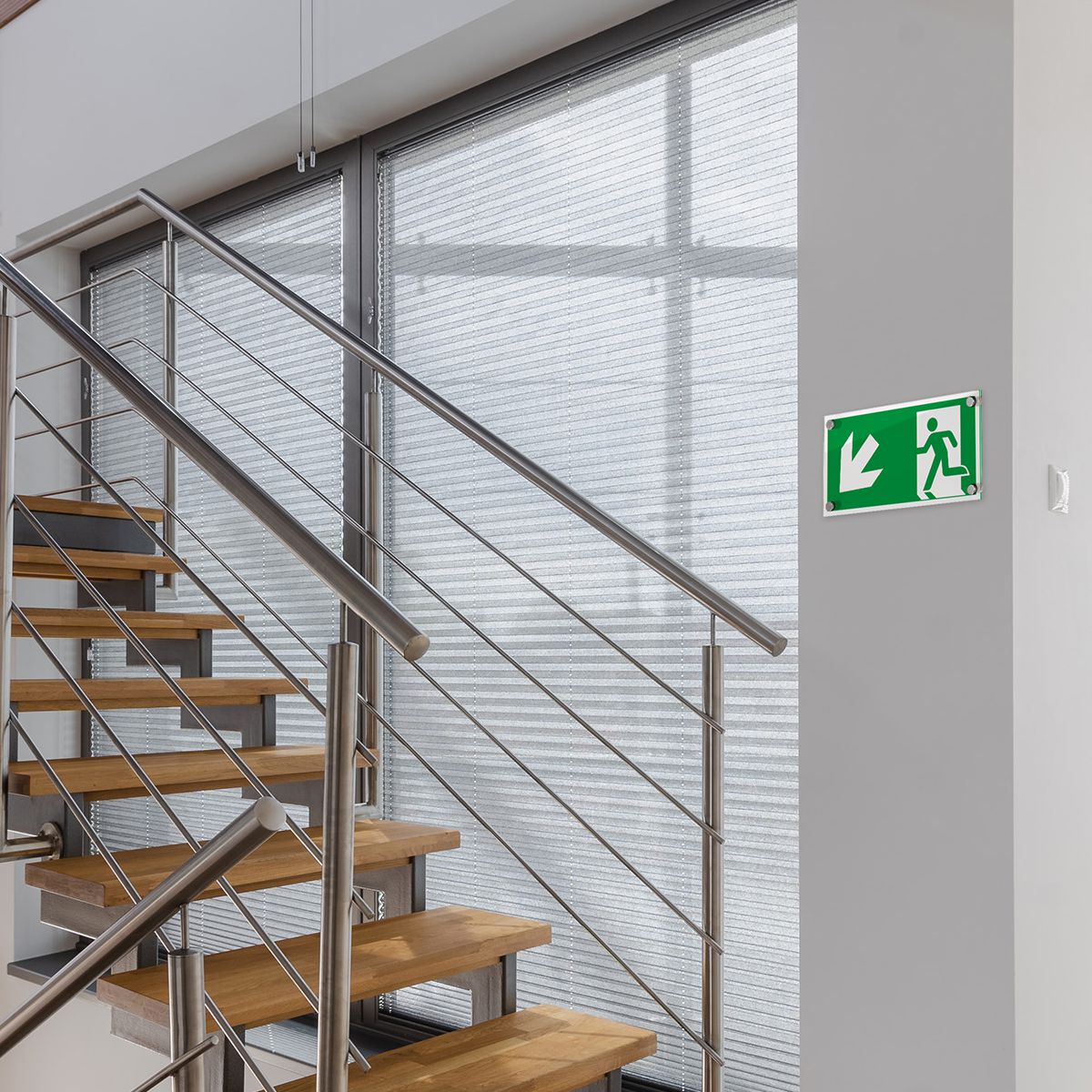 Wandschilder, Modell Galerie, ESG, 148 x 297 mm (H x B), 4 Abstandhalter (15 mm Wandabstand, mit Schraube), optimiert für Rettungszeichen