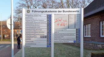 Außenaufsteller auf dem Kasernengelände Außenaufsteller auf dem Kasernengelände