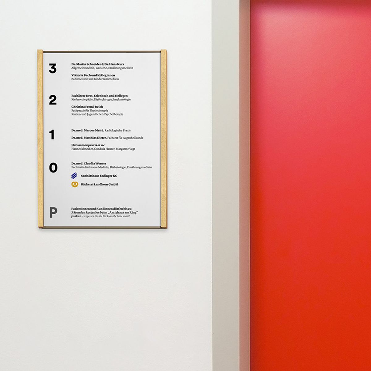 Wandschild, Modell LMH, ~ DIN A4, Hochformat, Holzrahmen Ahorn kombiniert mit bronzefarbenem Aluminium