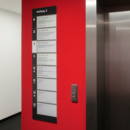 Wandschild Wegweiser Konrad Adenauer Stiftung