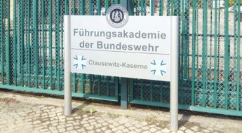 Außenaufsteller der Clausewitz-Kaserne Außenaufsteller der Clausewitz-Kaserne