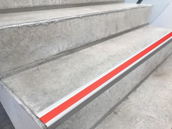 Stufenmarkierungsprofil aus Aluminium für PVC-Einlage 250 cm