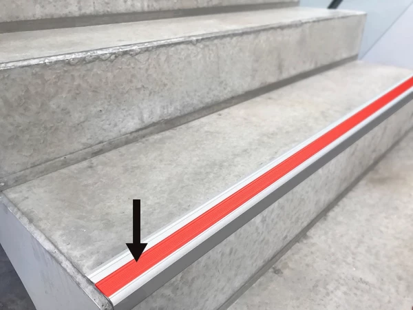 PVC-Einlage für Stufenmarkierungsprofil aus Aluminium, 251 cm, rot